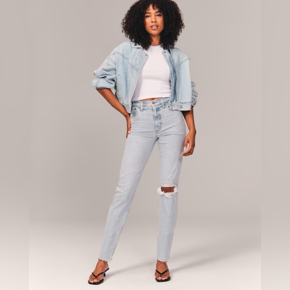 NEW Abercrombie & Fitch The Mom High Rise Straight Leg Jeans 29 8R Light Destroy
